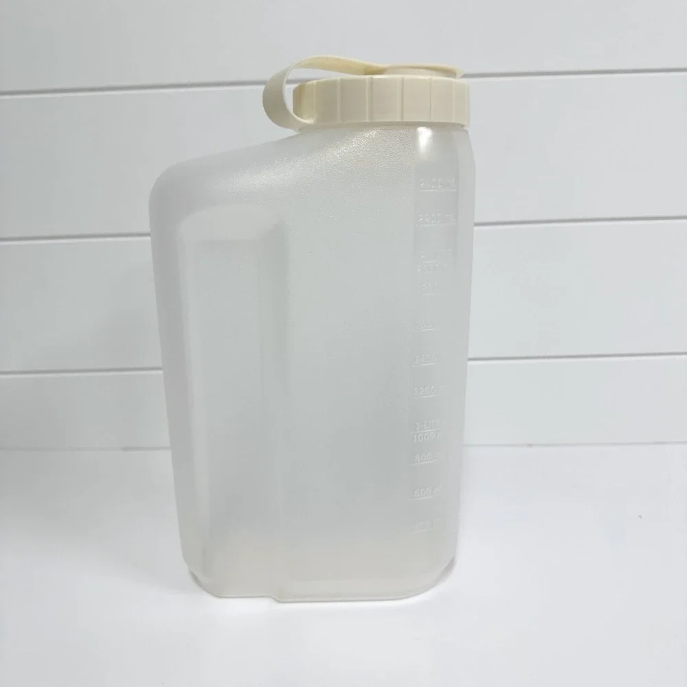 Vintage Rubbermaid Servin Saver 2.75 QT Slim Pitcher jug with almond lid